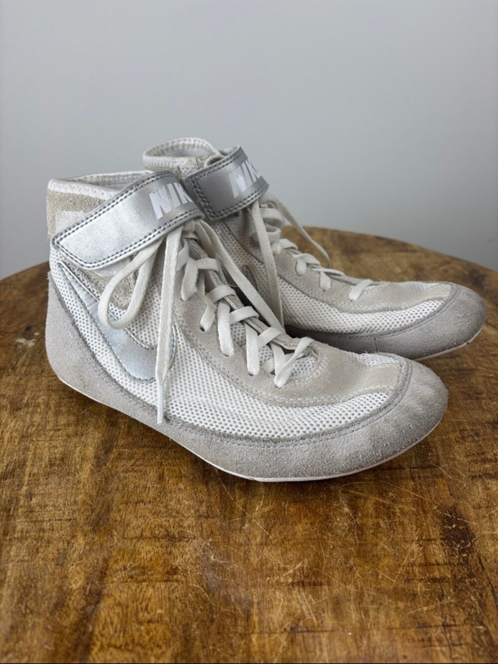 Nike Speedsweep VII GS Wrestling Shoes White Silver Youth Size 5Y